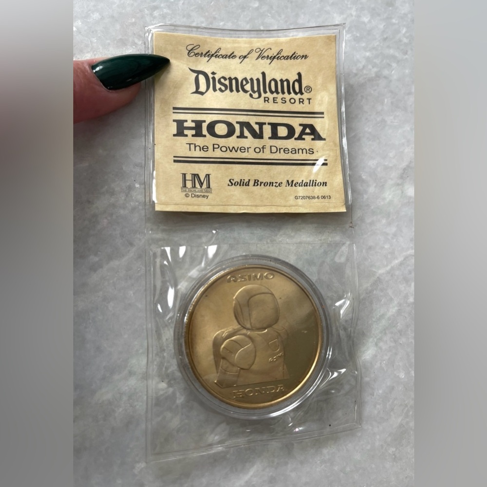 D23 Disney ASIMO Honda Disneyland Innovations Bronze Medallion Collector Coin